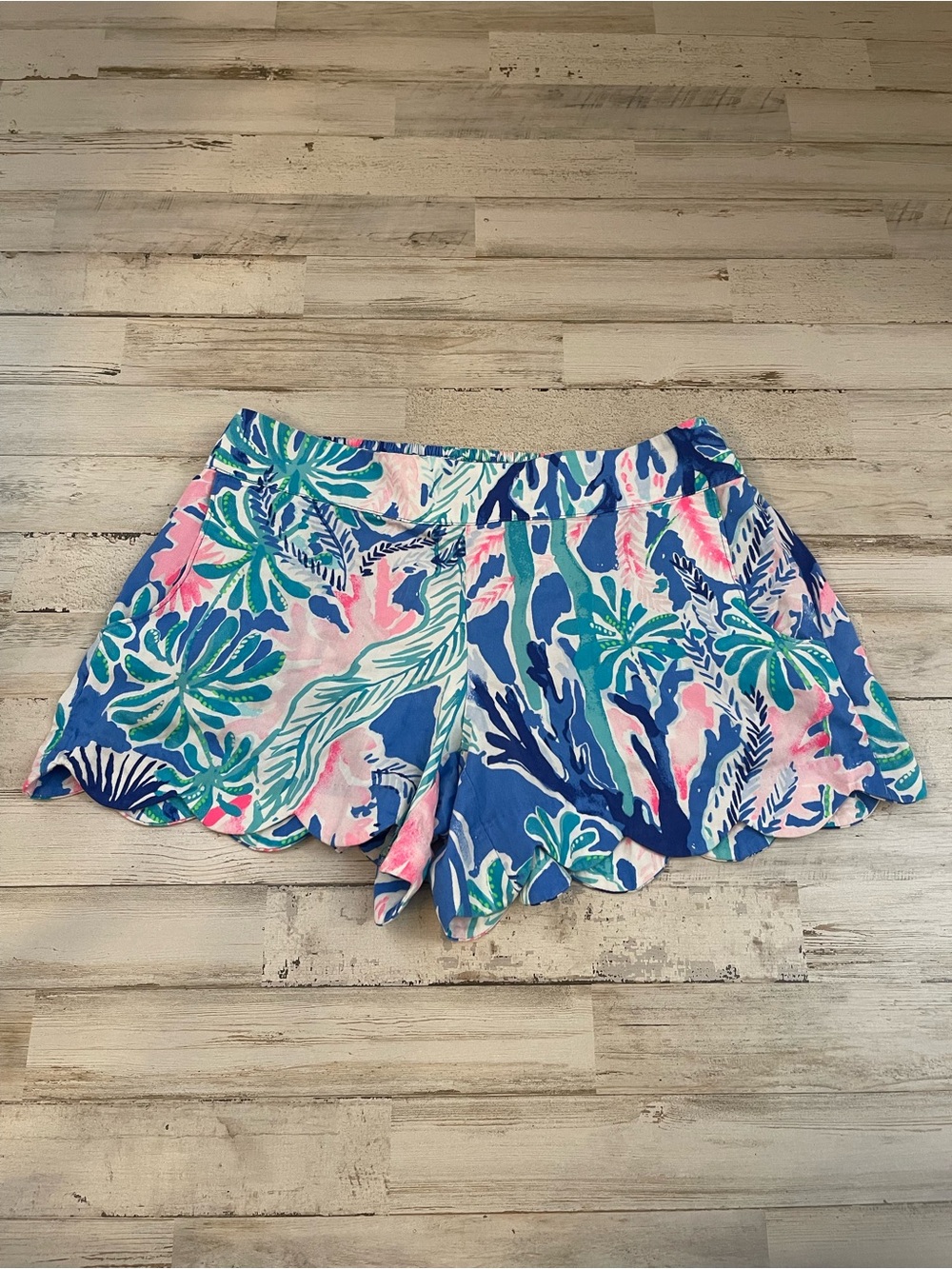 Lilly Pulitzer Dahlia Scalloped Pull On Shorts Size Medium 4”